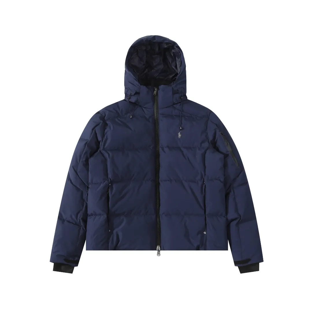 P680 #R58 Ralph Lauren/Ralph Lauren classic new down jacket jacket with detachable hood extra thick plush down jacket men's top "Thousands of stitches of electric embroidery, the logo is like a work of art" The imported Barudan embroidery machine is used to carve the classic polo logo with precision electric embroidery technology. Each letter is full and three-dimensional, with clear details, making it the "most expensive embroidered logo" on the down jacket, highlighting its extraordinary status. "75% national standard high-quality white duck down, light and heat-locking" is filled with 75% high-quality white duck down, which is light and pressure-free, but has excellent warmth retention. After compression, it can quickly rebound and become fluffy, say goodbye to bloat, embrace unburdened warmth, and face the cold winter without timidity. "Technical fabrics that protect against cold and wind and rain" · Long-lasting fluffy and non-stiffening, consistent thermal performance · 400T high-density gallbladder + pinhole retraction technology, completely say goodbye to velvet · Windproof and waterproof matte fabric with adjustable hem, easy to deal with bad weather "Five colors come together to interpret diverse styles" · White: pure first snow, fresh and versatile · Black: classic without limits, calm and atmospheric · Navy blue: low-key and elegant, suitable for both business and leisure · Sky blue: bright and healing, brightening up dull winter days · Khaki: retro and gentle, the first choice for urban wanderers "The details are authentic, the texture is everywhere" The original electroplated YK zipper is smooth and durable, the detachable hood can be worn multiple times, and the original hangtag and washable label ensure authentic quality. The same design for men and women makes it easy to control whether it is used as a couple's outfit or to create personal style, making it an indispensable fashion equipment this winter.  Color: Black, Navy, Khaki, White, Sky Blue Size: S M L